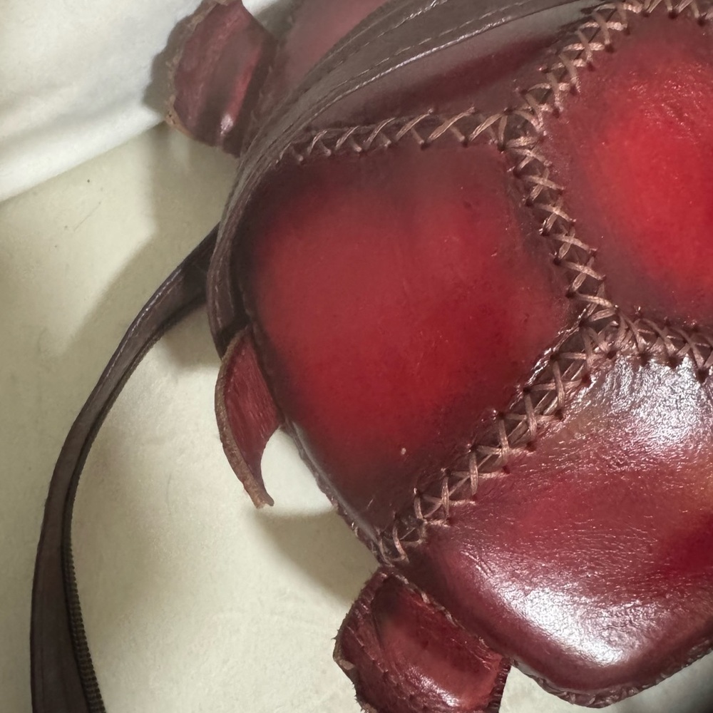 Handcrafted Red Leather Turtle backpack - Picture 3 of 8